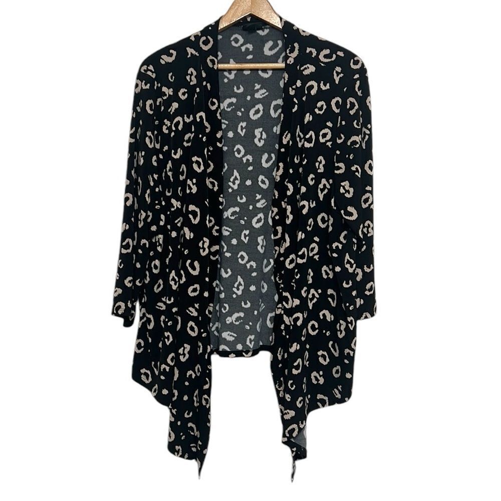 Torrid Top Woman’s Size 2X Open Front Black Animal Print Stretch 3/4 Sleeve